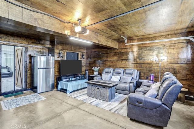 17102 Whispering Brook, Riverside, CA 92503