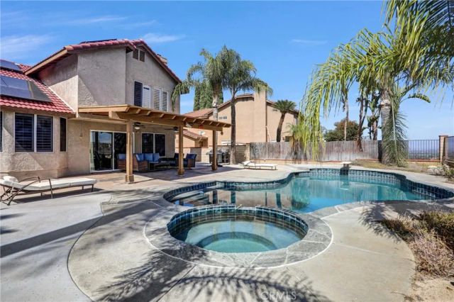 17102 Whispering Brook, Riverside, CA 92503