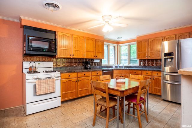 801 OAKWOOD Road, East Peoria, IL 61611