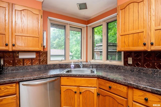 801 OAKWOOD Road, East Peoria, IL 61611