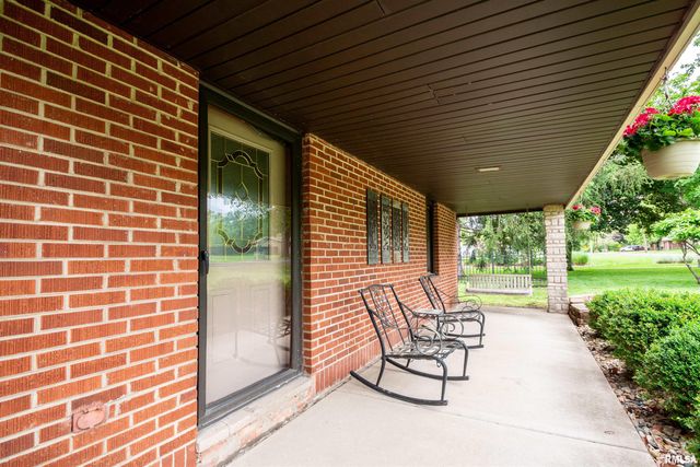 801 OAKWOOD Road, East Peoria, IL 61611