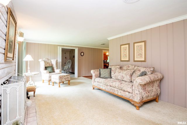 801 OAKWOOD Road, East Peoria, IL 61611