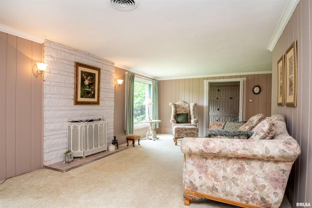 801 OAKWOOD Road, East Peoria, IL 61611