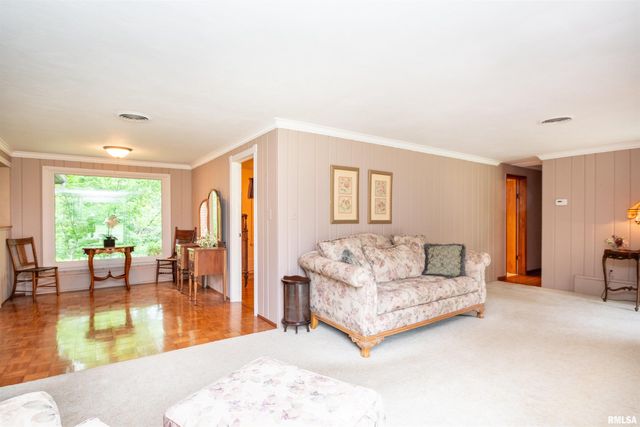 801 OAKWOOD Road, East Peoria, IL 61611