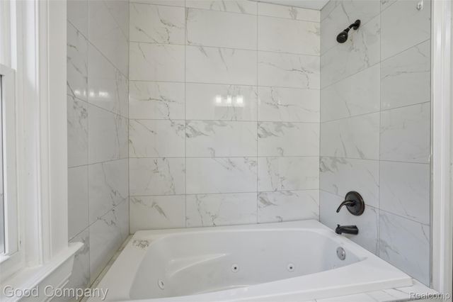 2717 burlingame, Detroit, MI 48206