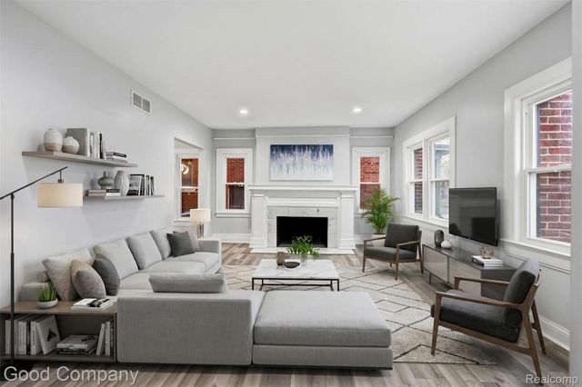 2717 burlingame, Detroit, MI 48206