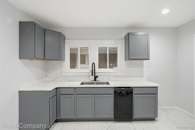 2717 burlingame, Detroit, MI 48206