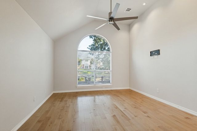 2237 Wembley Wood Lane, Bedford, TX 76022