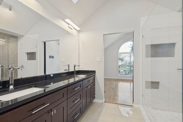 2237 Wembley Wood Lane, Bedford, TX 76022