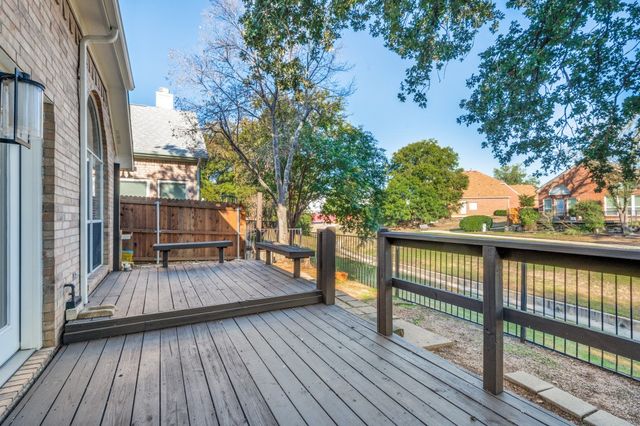 2237 Wembley Wood Lane, Bedford, TX 76022