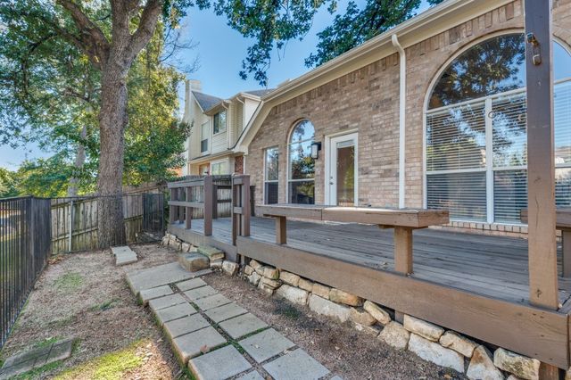 2237 Wembley Wood Lane, Bedford, TX 76022