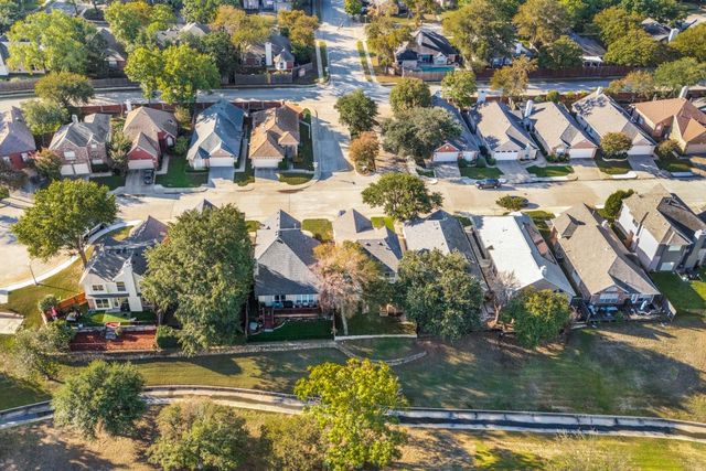 2237 Wembley Wood Lane, Bedford, TX 76022