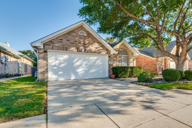 2237 Wembley Wood Lane, Bedford, TX 76022