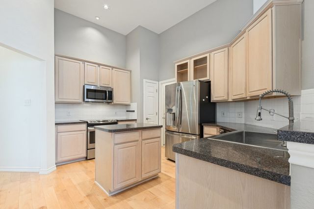 2237 Wembley Wood Lane, Bedford, TX 76022