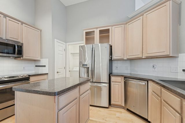 2237 Wembley Wood Lane, Bedford, TX 76022