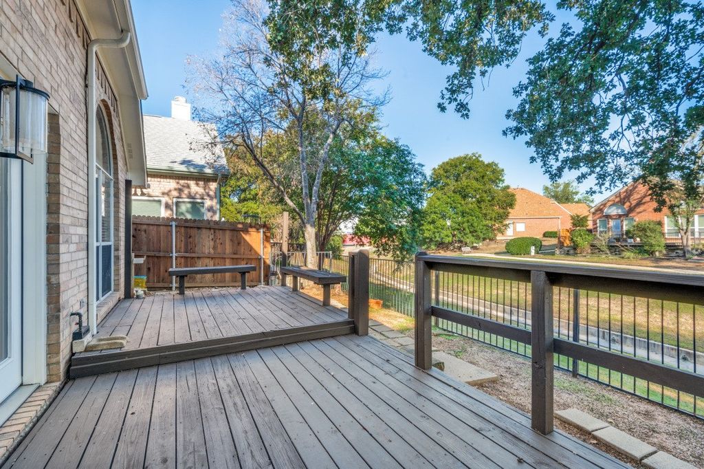 2237 Wembley Wood Lane, Bedford, TX 76022 — photo 2