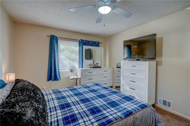 1708 S Pearl Street, Independence, MO 64055