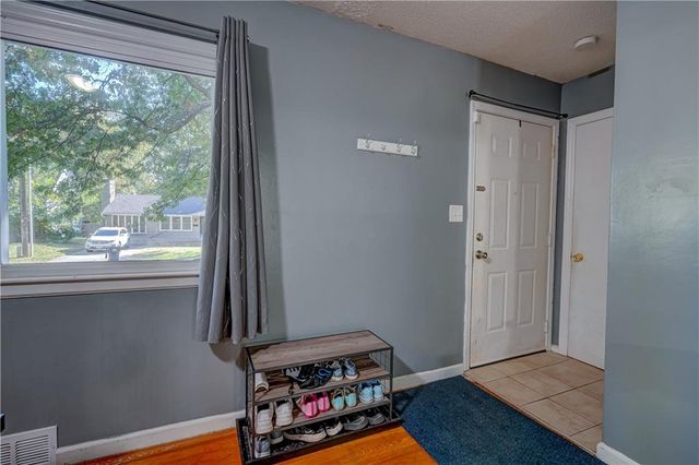 1708 S Pearl Street, Independence, MO 64055