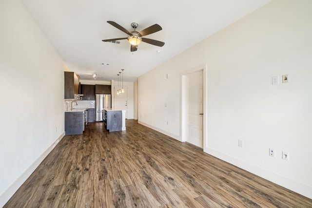 6444 Burnet RD 207, Austin, TX 78757