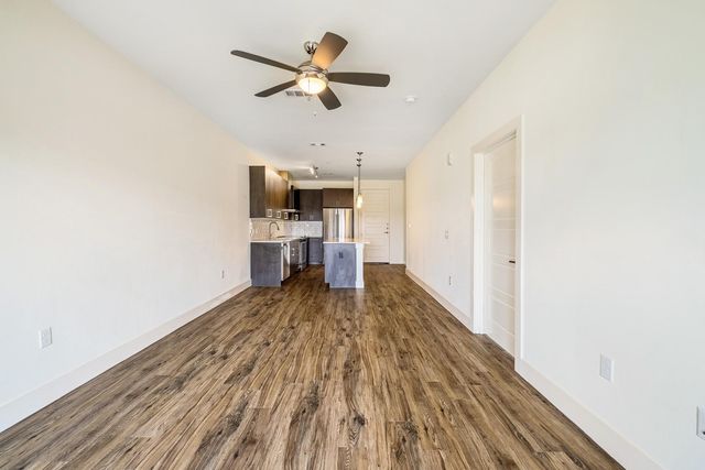 6444 Burnet RD 207, Austin, TX 78757