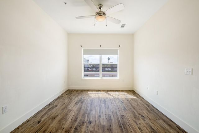6444 Burnet RD 207, Austin, TX 78757