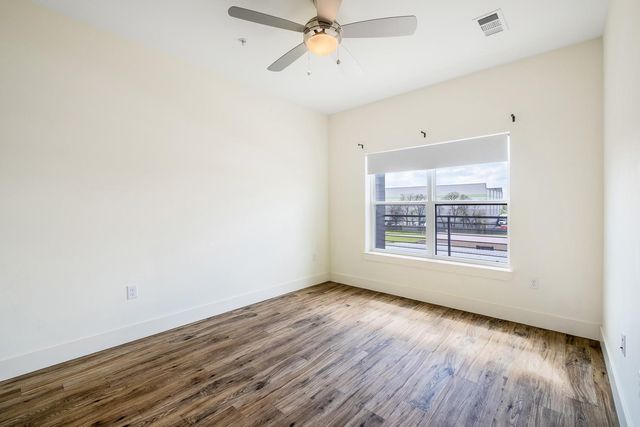 6444 Burnet RD 207, Austin, TX 78757