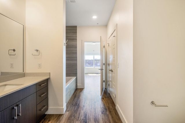 6444 Burnet RD 207, Austin, TX 78757