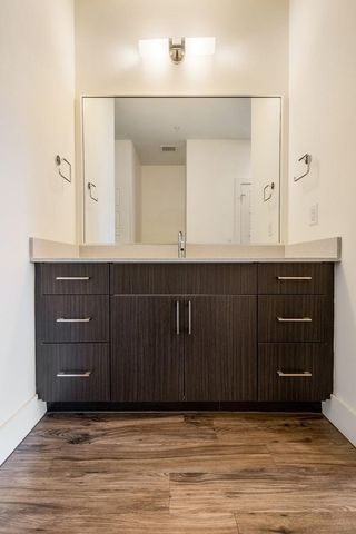 6444 Burnet RD 207, Austin, TX 78757