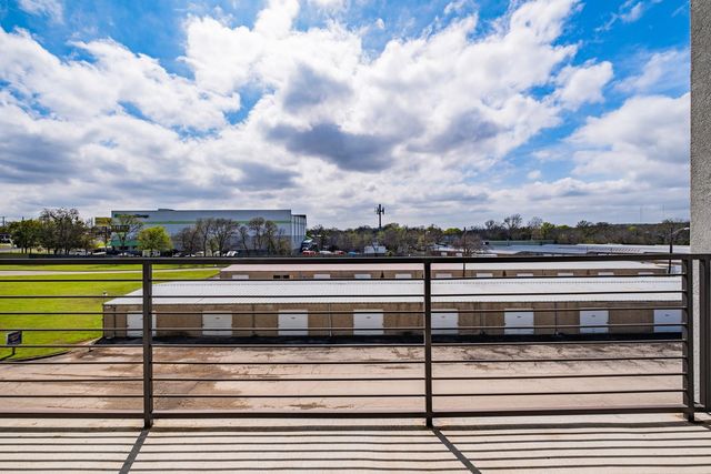 6444 Burnet RD 207, Austin, TX 78757