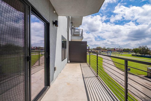 6444 Burnet RD 207, Austin, TX 78757