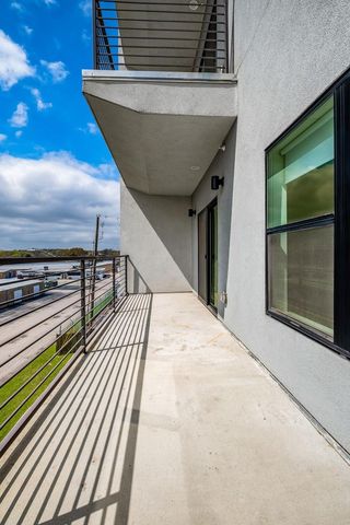 6444 Burnet RD 207, Austin, TX 78757