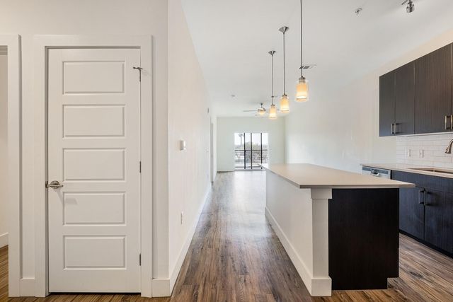 6444 Burnet RD 207, Austin, TX 78757