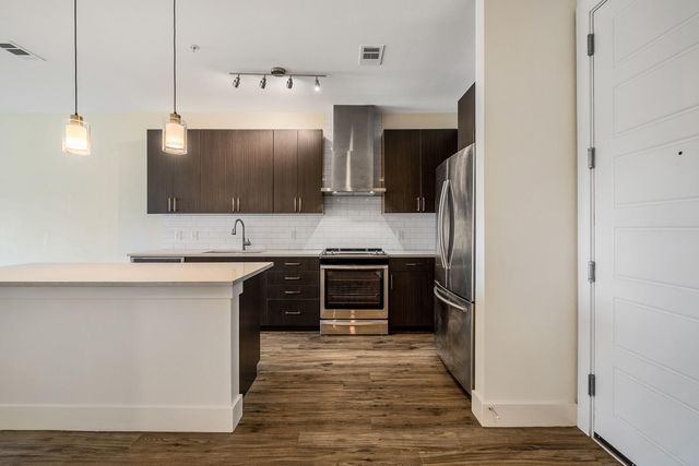 6444 Burnet RD 207, Austin, TX 78757