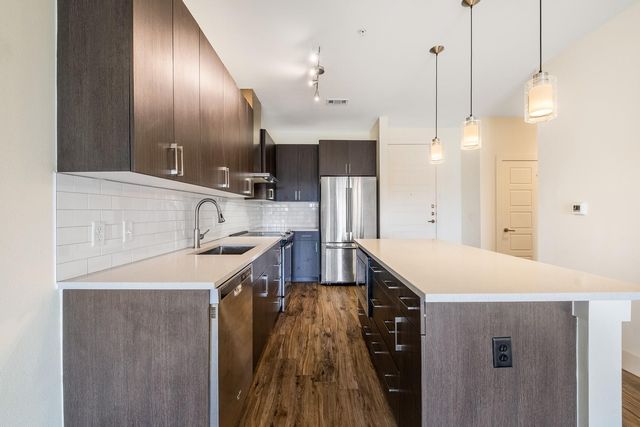 6444 Burnet RD 207, Austin, TX 78757