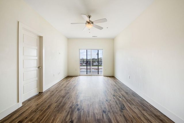 6444 Burnet RD 207, Austin, TX 78757