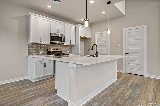 100 Tribus, Leon Valley, TX 78238