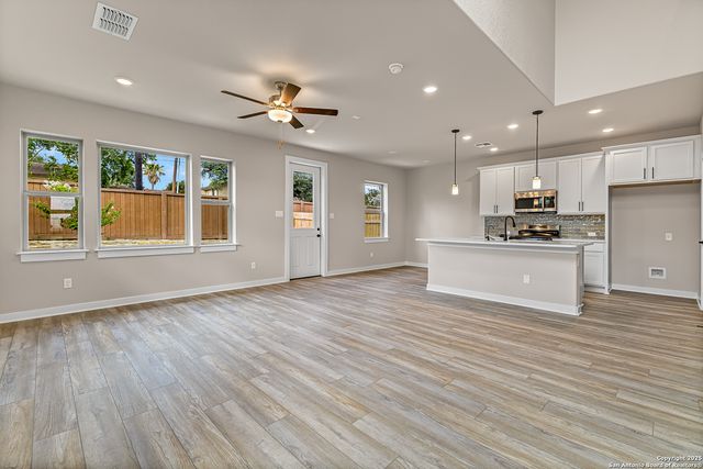 100 Tribus, Leon Valley, TX 78238