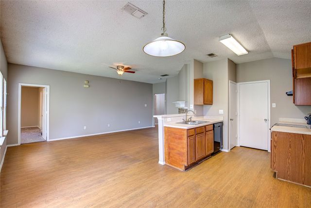 2363 Laurelhill Lane, Fort Worth, TX 76133