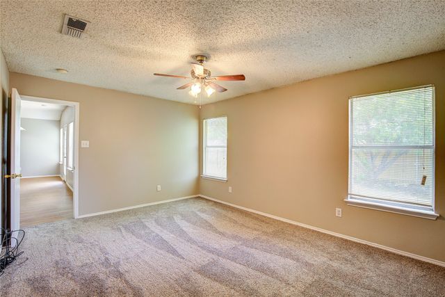 2363 Laurelhill Lane, Fort Worth, TX 76133