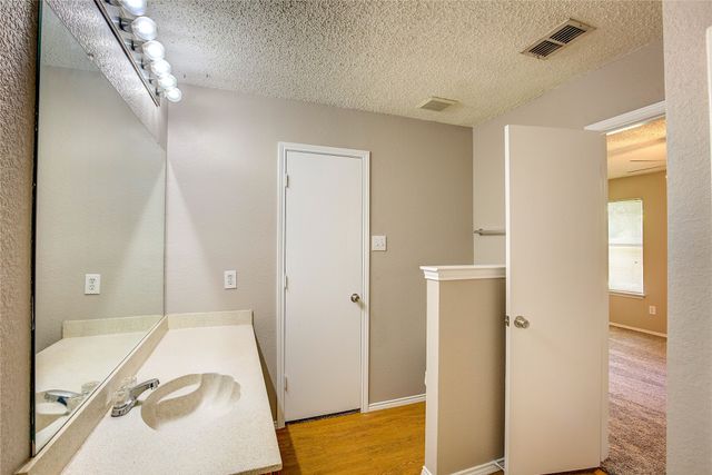 2363 Laurelhill Lane, Fort Worth, TX 76133