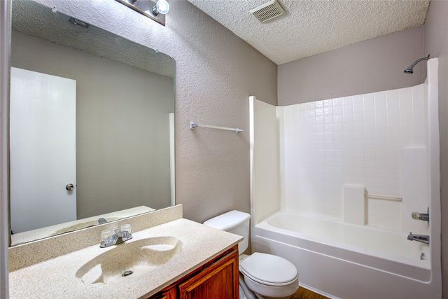 2363 Laurelhill Lane, Fort Worth, TX 76133