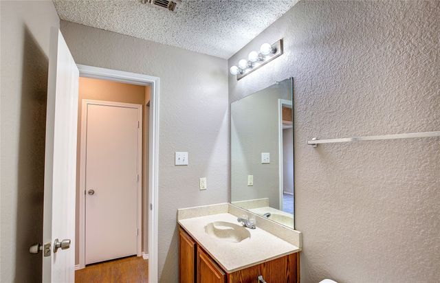 2363 Laurelhill Lane, Fort Worth, TX 76133