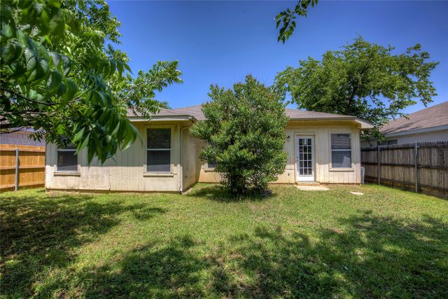 2363 Laurelhill Lane, Fort Worth, TX 76133