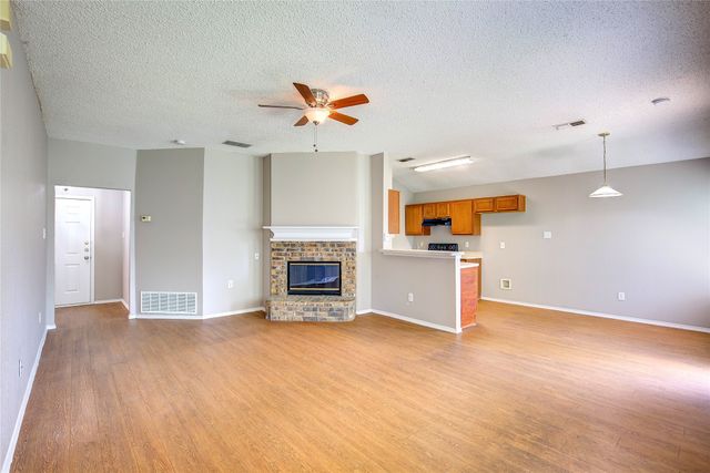 2363 Laurelhill Lane, Fort Worth, TX 76133