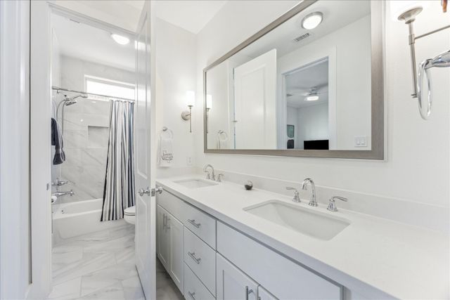 852 Fisher Street A, Houston, TX 77018