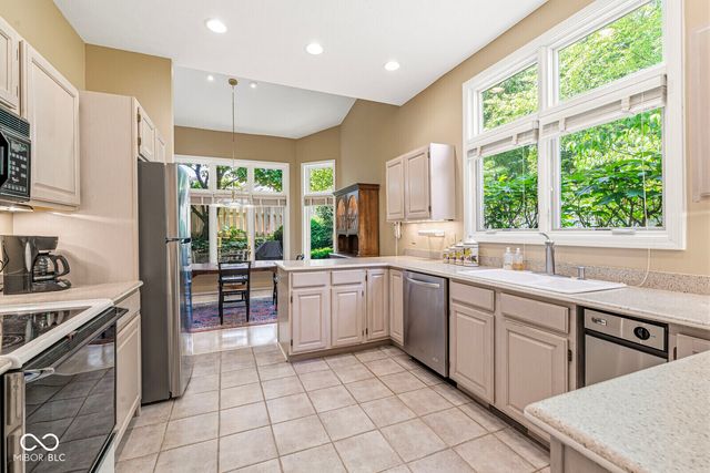 7884 Clearwater Parkway, Indianapolis, IN 46240