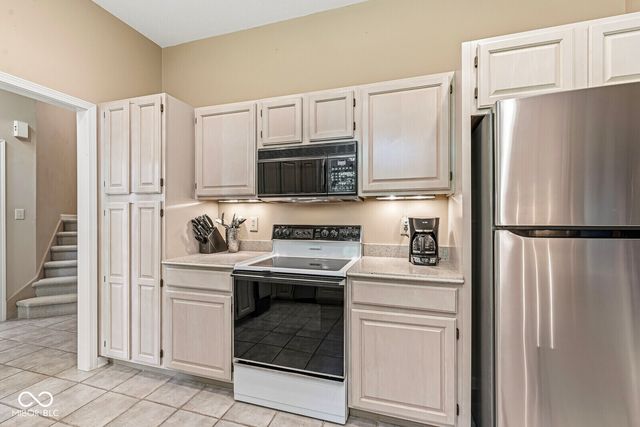 7884 Clearwater Parkway, Indianapolis, IN 46240