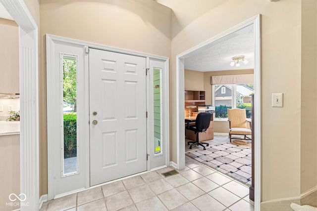 7884 Clearwater Parkway, Indianapolis, IN 46240