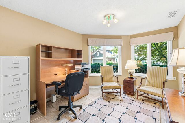 7884 Clearwater Parkway, Indianapolis, IN 46240