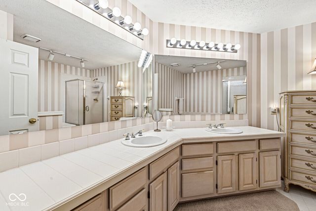 7884 Clearwater Parkway, Indianapolis, IN 46240